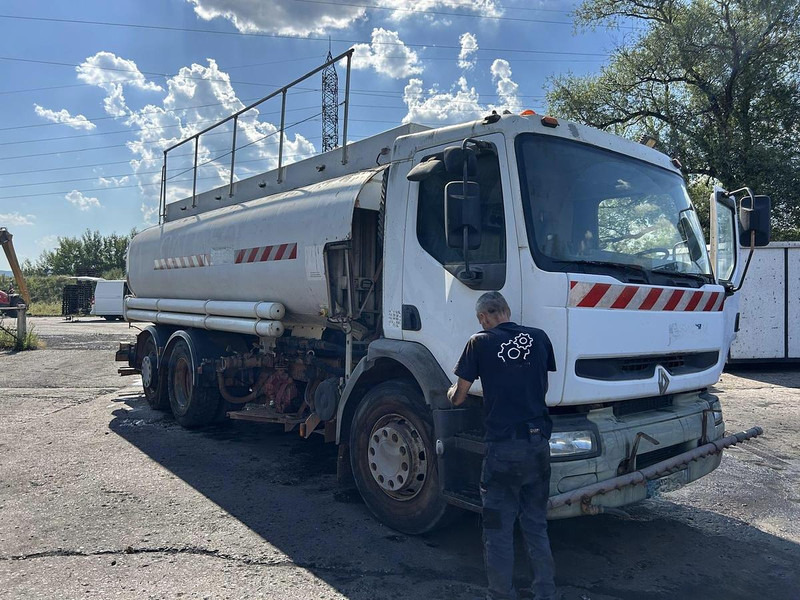 Renault 320 - Camion cisternă: Foto 3 Renault 320 - Camion cisternă: Foto 3