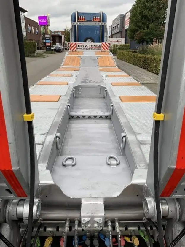 4 AXLE GERMANO TYPE LOWLOADER VEGA TRAILER - Semiremorcă transport agabaritic: Foto 3 4 AXLE GERMANO TYPE LOWLOADER VEGA TRAILER - Semiremorcă transport agabaritic: Foto 3