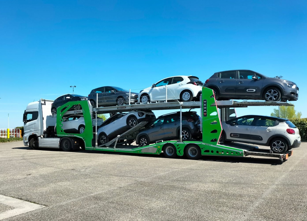 Car Carrier - Semiremorcă transport auto: Foto 2 Car Carrier - Semiremorcă transport auto: Foto 2