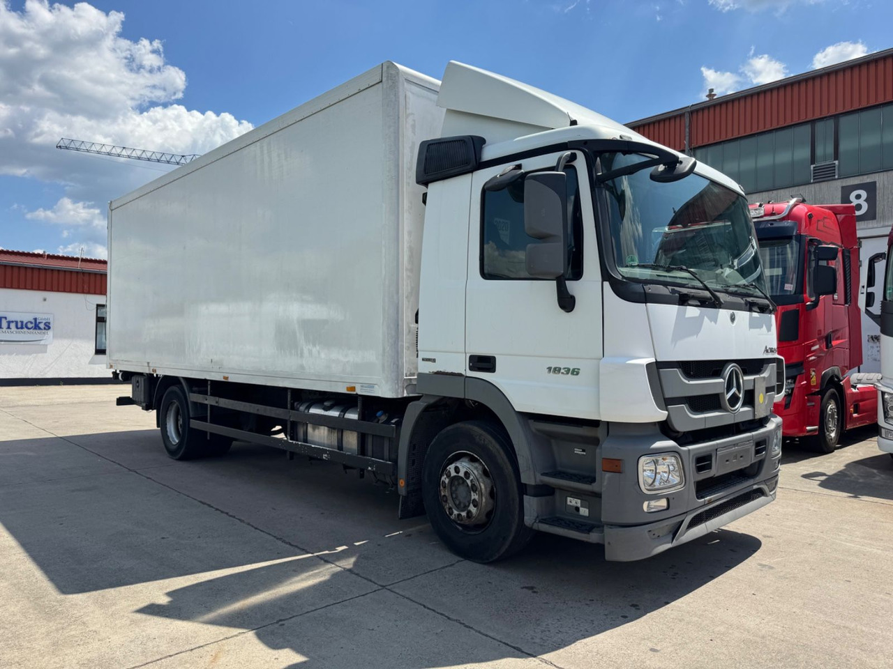Mercedes-Benz ACTROS 1836*KOFFER*LBW 1,5 T*KLIMA*/ORG KM * - Camion furgon: Foto 3 Mercedes-Benz ACTROS 1836*KOFFER*LBW 1,5 T*KLIMA*/ORG KM * - Camion furgon: Foto 3