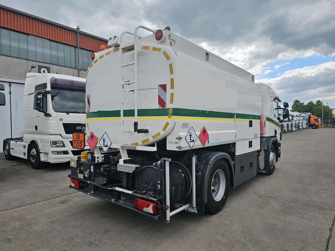 Scania P 360 * OBER/-UNTER * 3 KAMMER * BENZIN * - Camion cisternă: Foto 5 Scania P 360 * OBER/-UNTER * 3 KAMMER * BENZIN * - Camion cisternă: Foto 5