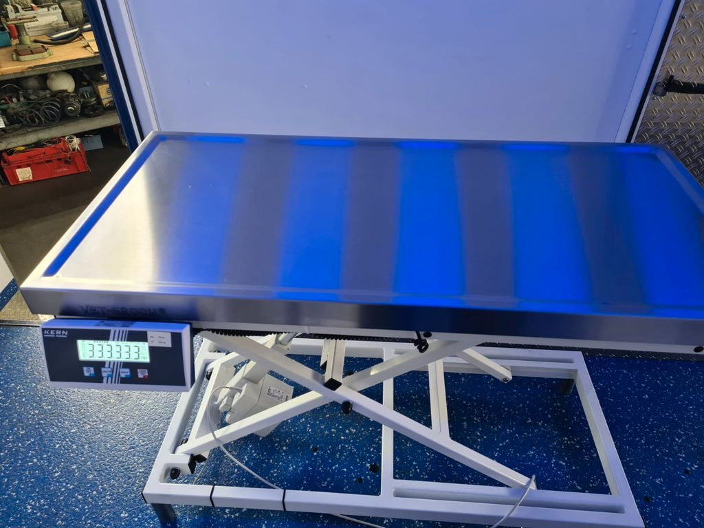 Mercedes-Benz RTW / Tierrettung / Tierarzt / OP Mercedes-Benz RTW / Tierrettung / Tierarzt / OP - Ambulanță: Foto 4 Mercedes-Benz RTW / Tierrettung / Tierarzt / OP Mercedes-Benz RTW / Tierrettung / Tierarzt / OP - Ambulanță: Foto 4