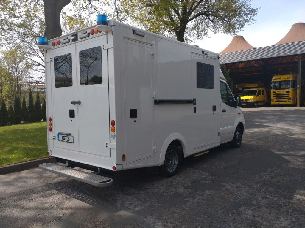 Mercedes-Benz RTW / Tierrettung / Tierarzt / OP Mercedes-Benz RTW / Tierrettung / Tierarzt / OP - Ambulanță: Foto 2 Mercedes-Benz RTW / Tierrettung / Tierarzt / OP Mercedes-Benz RTW / Tierrettung / Tierarzt / OP - Ambulanță: Foto 2