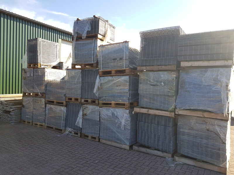 Gegalvaniseerde draad staalmatten gaaspanelen - Utilaje de creştere vite: Foto 1 Gegalvaniseerde draad staalmatten gaaspanelen - Utilaje de creştere vite: Foto 1