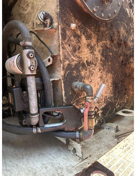 IBC tank - Camion cisternă: Foto 4 IBC tank - Camion cisternă: Foto 4