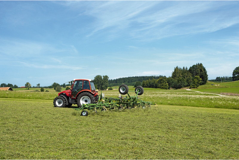Krone getrokken schudders KWT met wielstel - Maşină de întors fânul: Foto 2 Krone getrokken schudders KWT met wielstel - Maşină de întors fânul: Foto 2