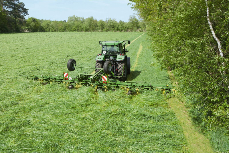 Krone getrokken schudders KWT met wielstel - Maşină de întors fânul: Foto 3 Krone getrokken schudders KWT met wielstel - Maşină de întors fânul: Foto 3