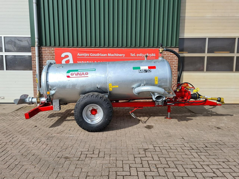 Vaia waterwagen MB32 - Maşină de împrăştiat gunoi de grajd: Foto 1 Vaia waterwagen MB32 - Maşină de împrăştiat gunoi de grajd: Foto 1