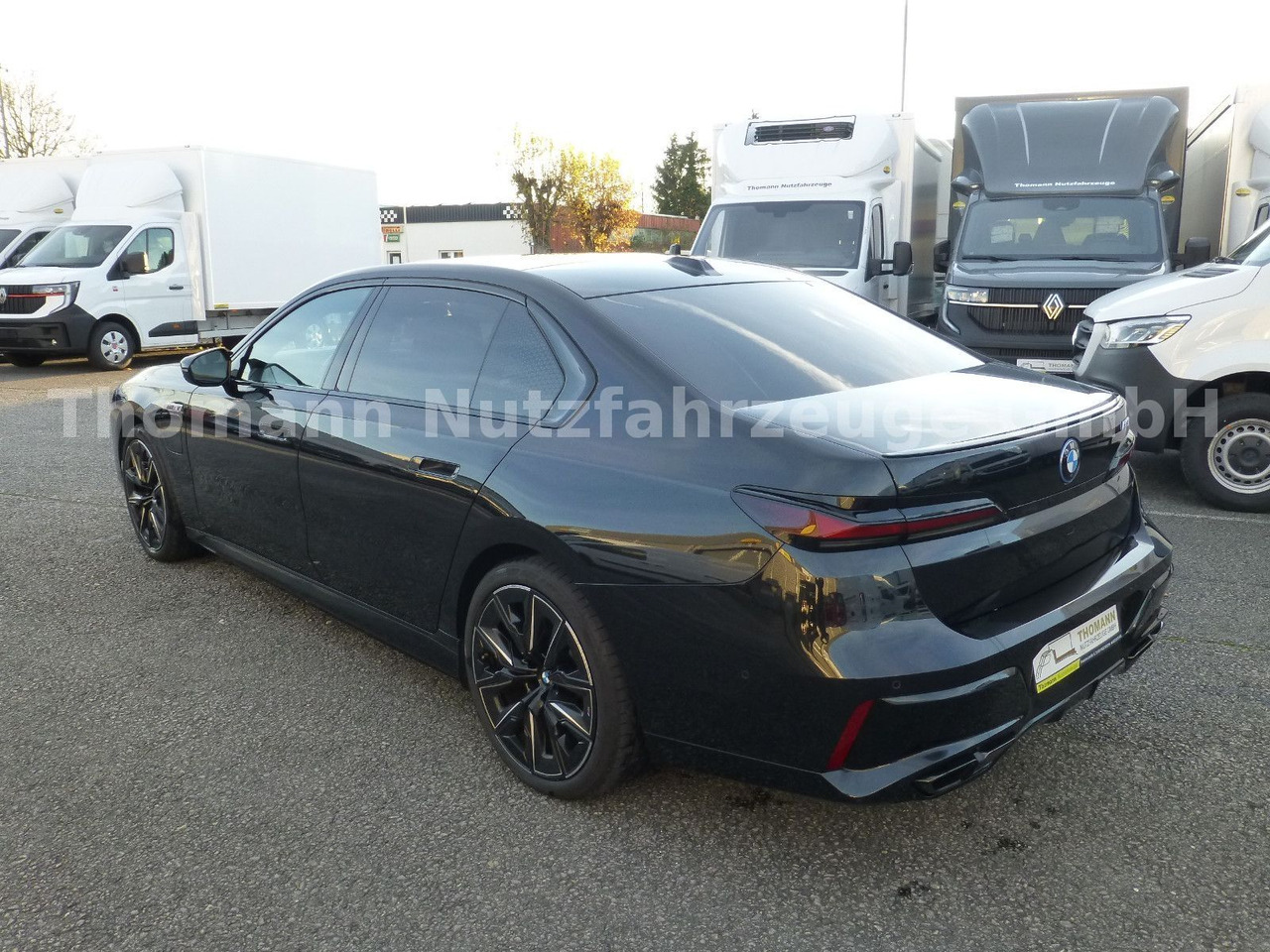 BMW M760 7 M760 e xDrive Cinema Sky Lounge 2x 21 Zol - Berlină/ Sedan: Foto 5 BMW M760 7 M760 e xDrive Cinema Sky Lounge 2x 21 Zol - Berlină/ Sedan: Foto 5