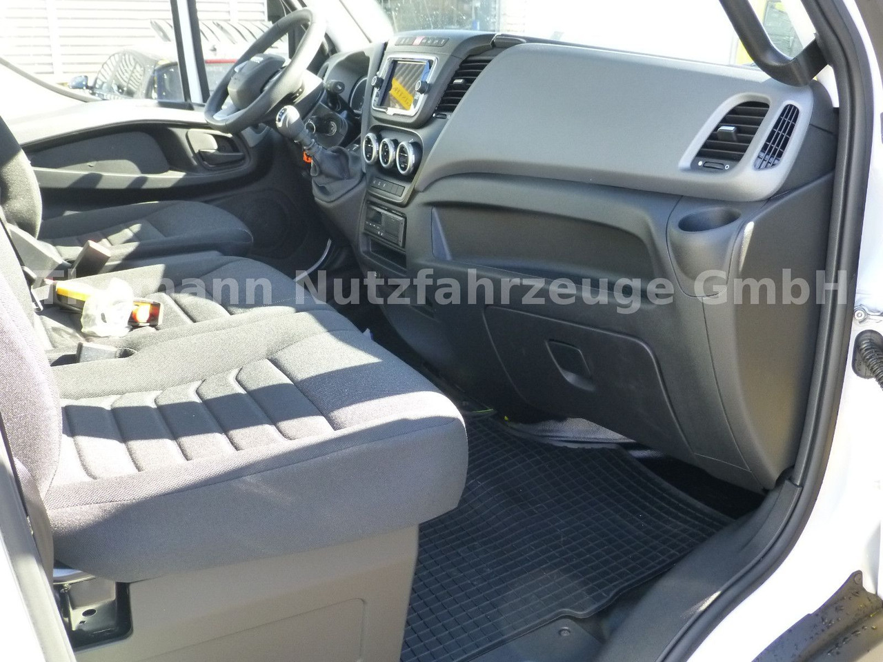 Maşină de tractare nou Iveco DAILY 72C18 Schiebeplateu Luftfed Navi: Foto 21