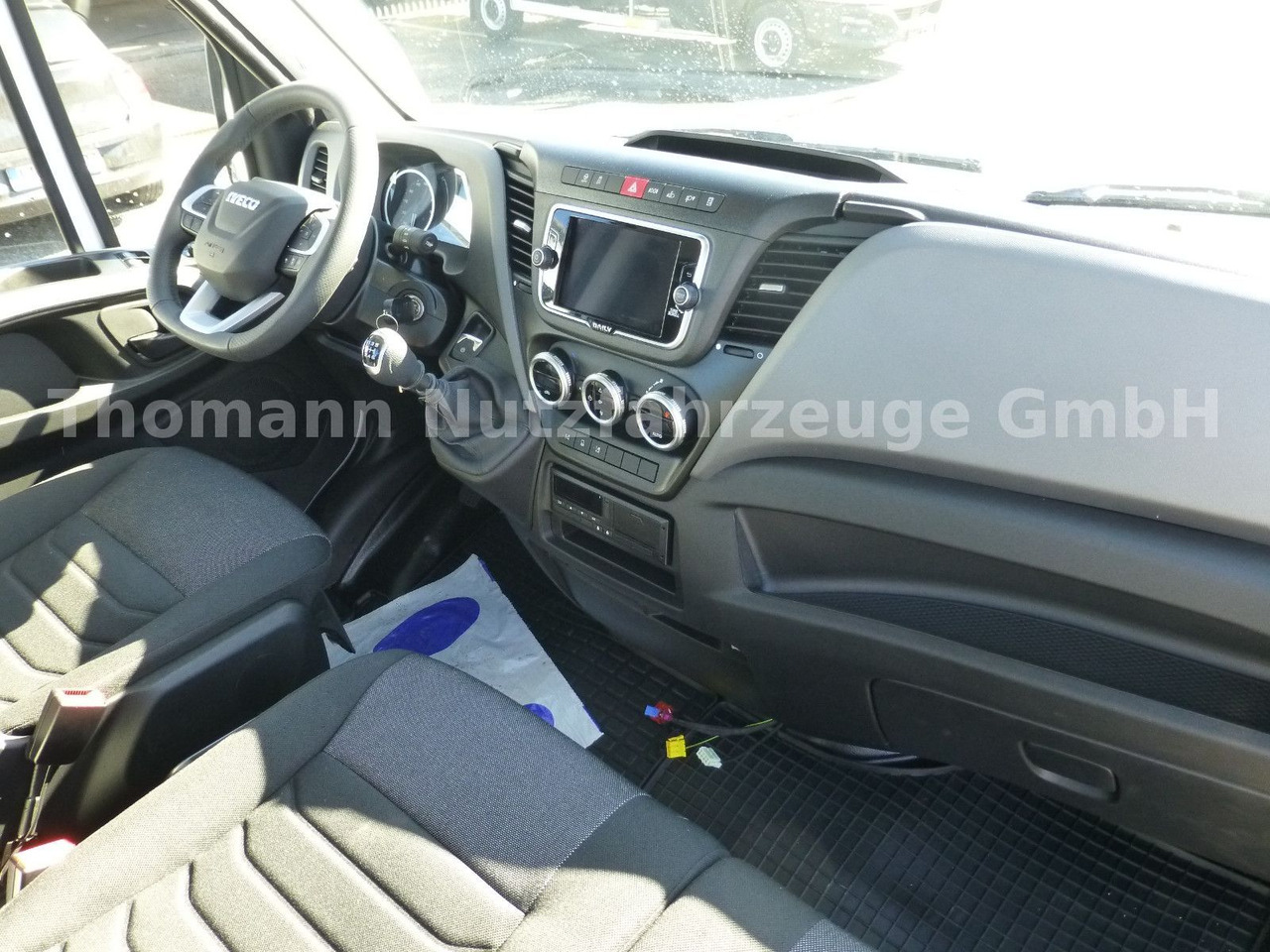 Maşină de tractare nou Iveco DAILY 72C18 Schiebeplateu Luftfed Navi: Foto 22