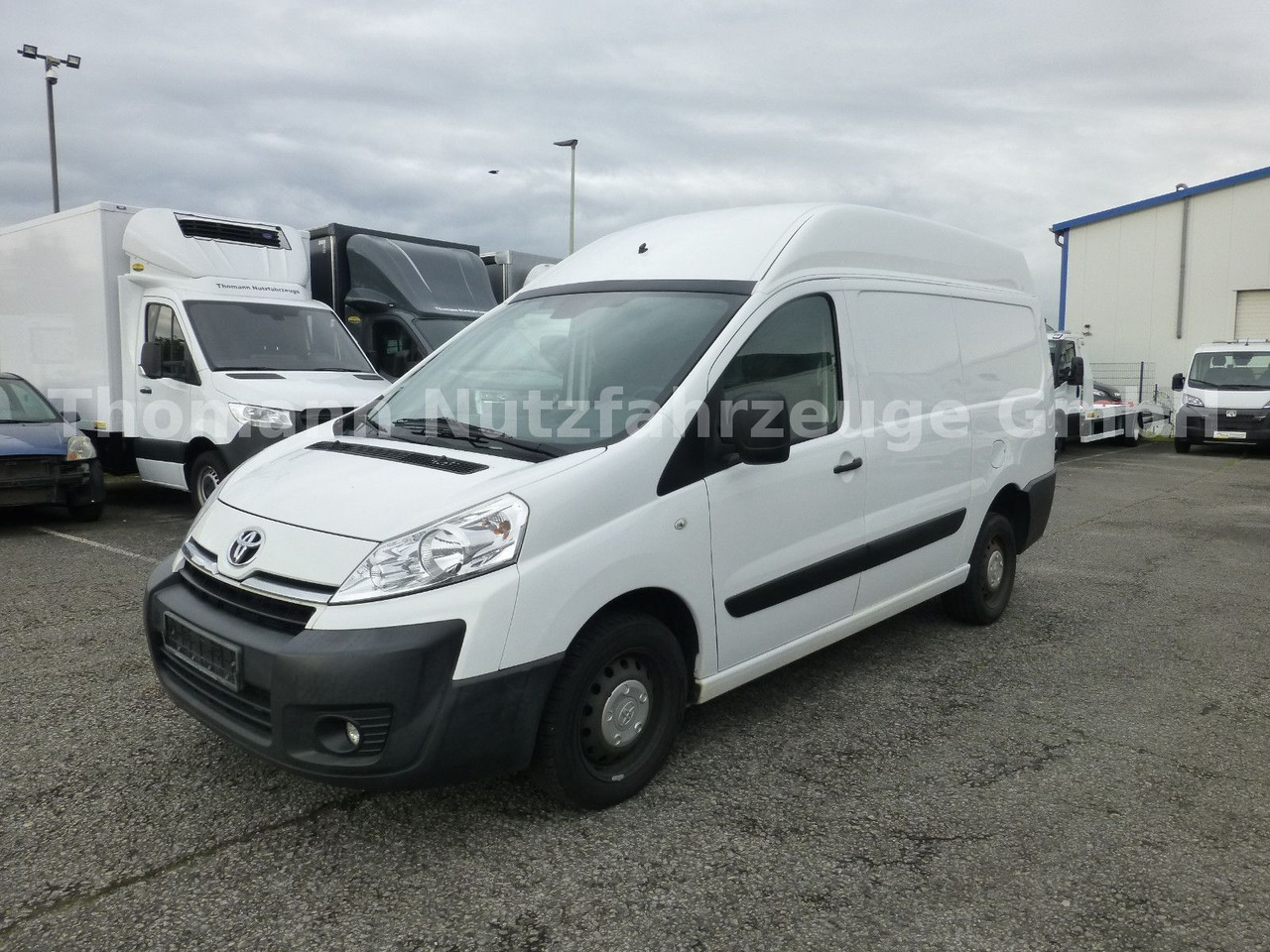 Toyota PROACE 2.0d L2H2 Klima Standheizung - Autoutilitară compactă: Foto 2 Toyota PROACE 2.0d L2H2 Klima Standheizung - Autoutilitară compactă: Foto 2