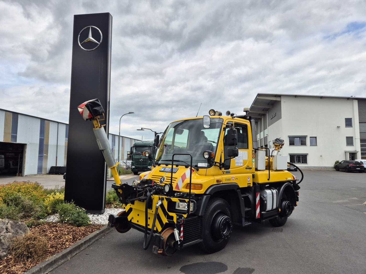 Mercedes-Benz Unimog U400 4x4 Zweiwege ZAGRO 800t/52 Achsen - Camion: Foto 1 Mercedes-Benz Unimog U400 4x4 Zweiwege ZAGRO 800t/52 Achsen - Camion: Foto 1