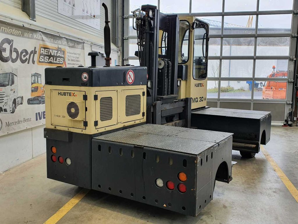 Hubtex MQ 30 H Hybrid / 748h! / Diesel + Elektro Hubtex MQ 30 H Hybrid / 748h! / Diesel + Elektro - Stivuitor lateral: Foto 2 Hubtex MQ 30 H Hybrid / 748h! / Diesel + Elektro Hubtex MQ 30 H Hybrid / 748h! / Diesel + Elektro - Stivuitor lateral: Foto 2