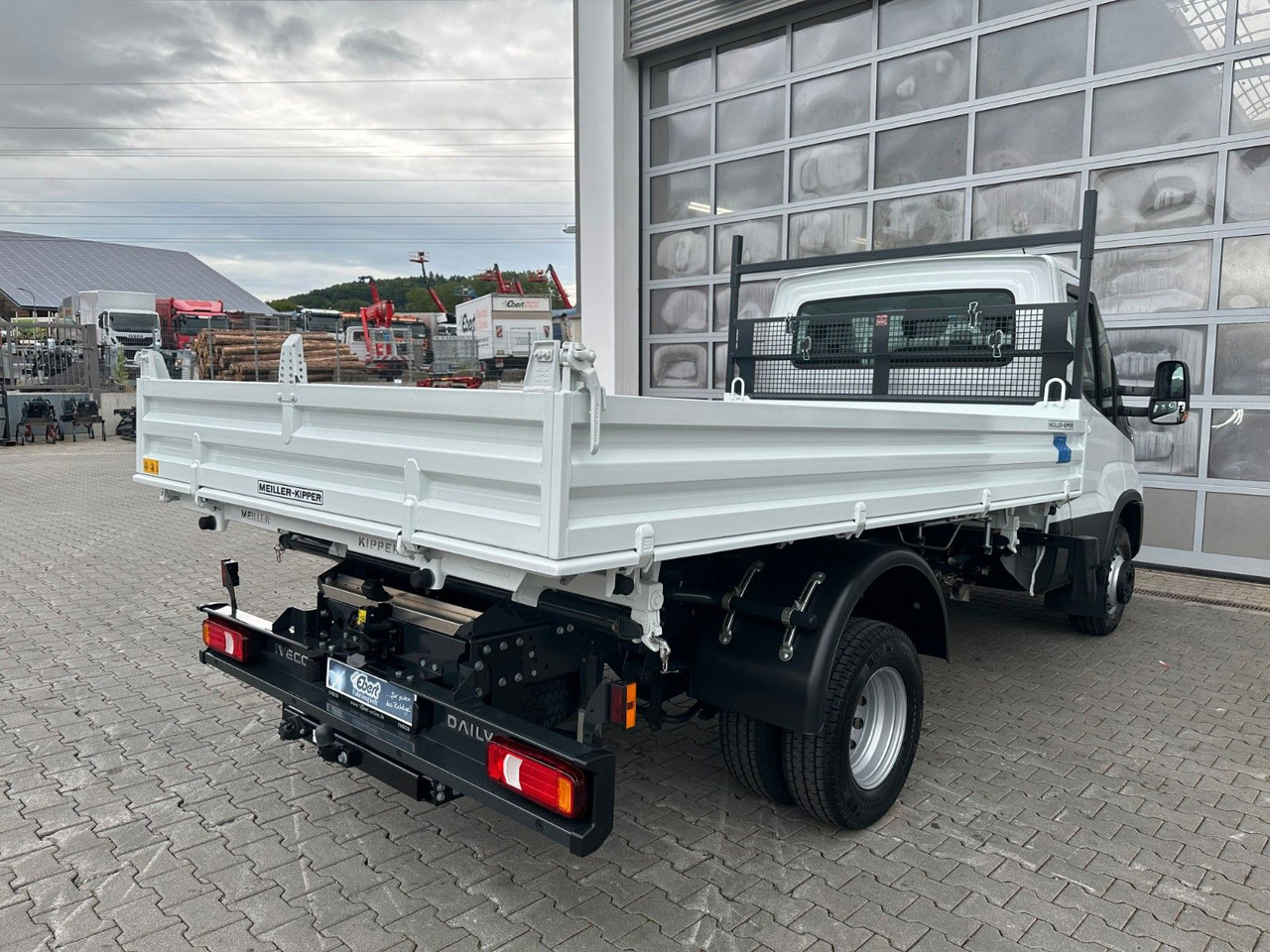 Iveco 70C18H 3-S.-Kipper Meiller *R3.450mm*2xAHK* - Autoutilitară basculantă: Foto 5 Iveco 70C18H 3-S.-Kipper Meiller *R3.450mm*2xAHK* - Autoutilitară basculantă: Foto 5