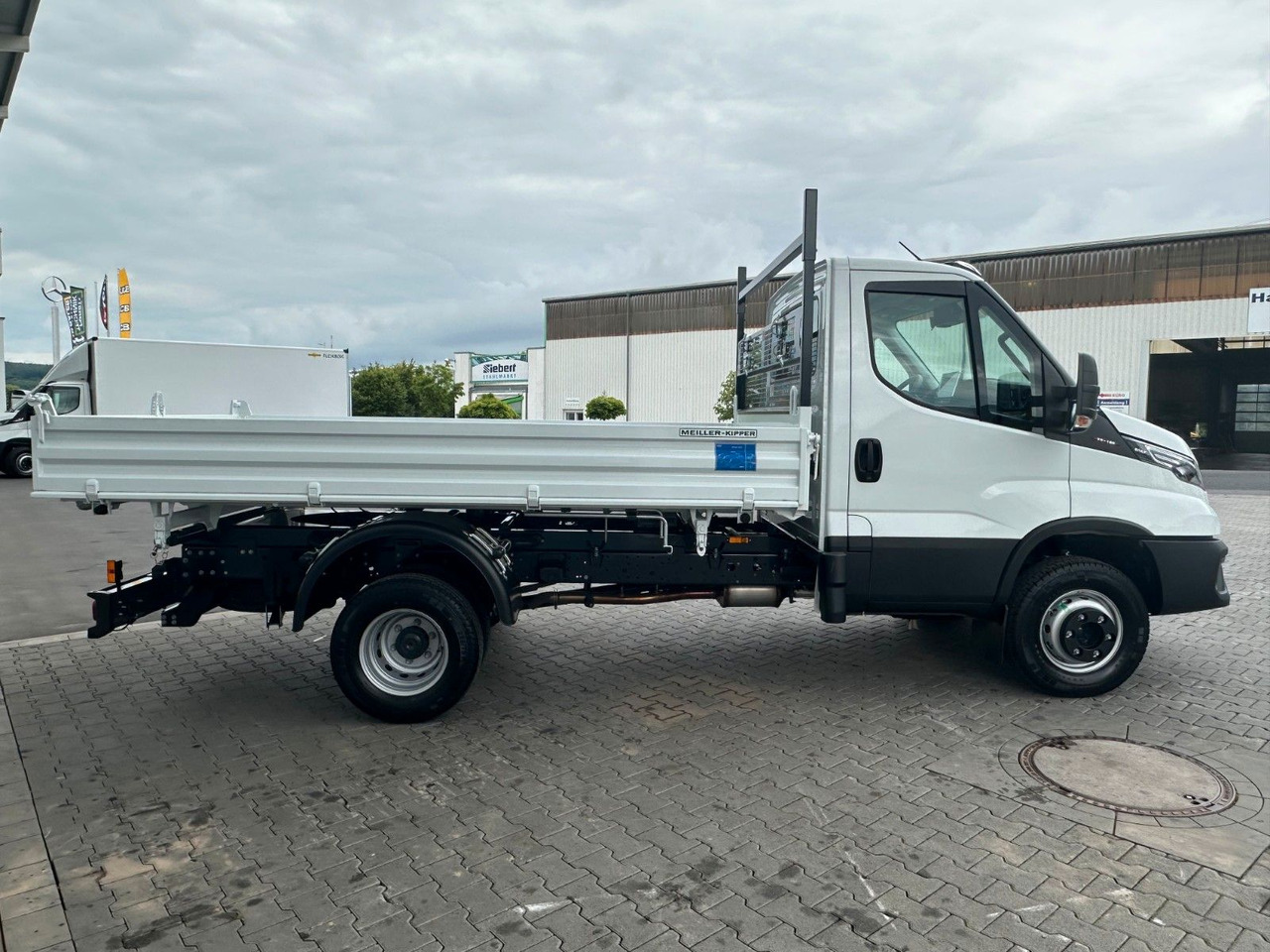 Iveco 70C18H 3-S.-Kipper Meiller *R3.450mm*2xAHK* - Autoutilitară basculantă: Foto 4 Iveco 70C18H 3-S.-Kipper Meiller *R3.450mm*2xAHK* - Autoutilitară basculantă: Foto 4