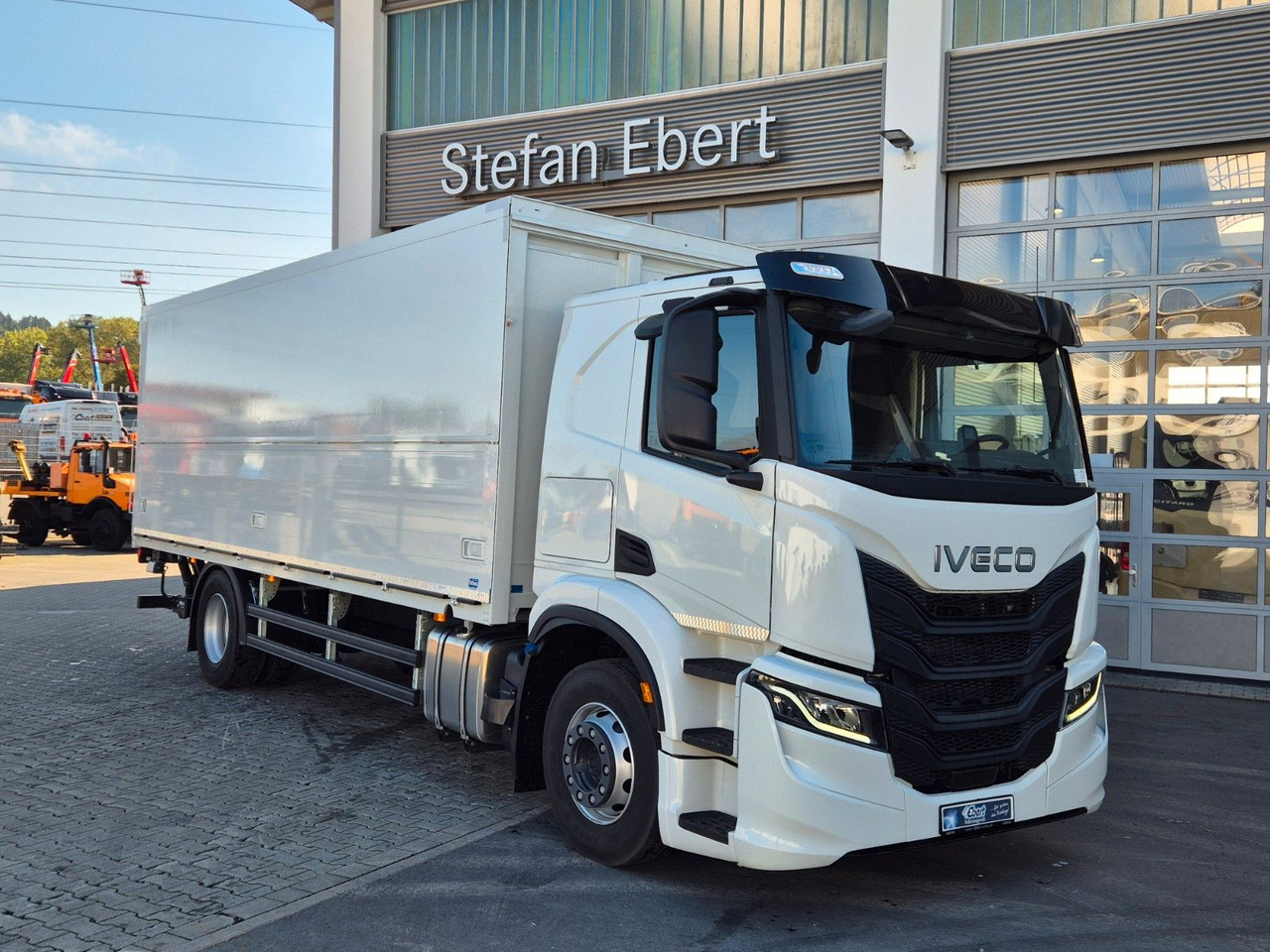 Iveco AT190S40/FP Böse Schwenkwand LBW AHK - Camion furgon: Foto 2 Iveco AT190S40/FP Böse Schwenkwand LBW AHK - Camion furgon: Foto 2