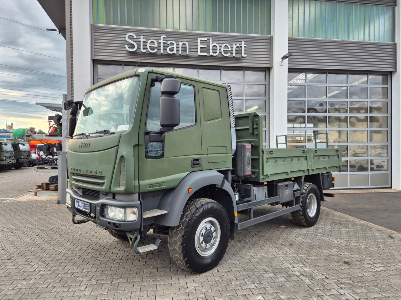 Iveco Eurocargo ML100E22WM-BW 4x4 Pritsche L-Haus Bett - Camion platformă: Foto 3 Iveco Eurocargo ML100E22WM-BW 4x4 Pritsche L-Haus Bett - Camion platformă: Foto 3