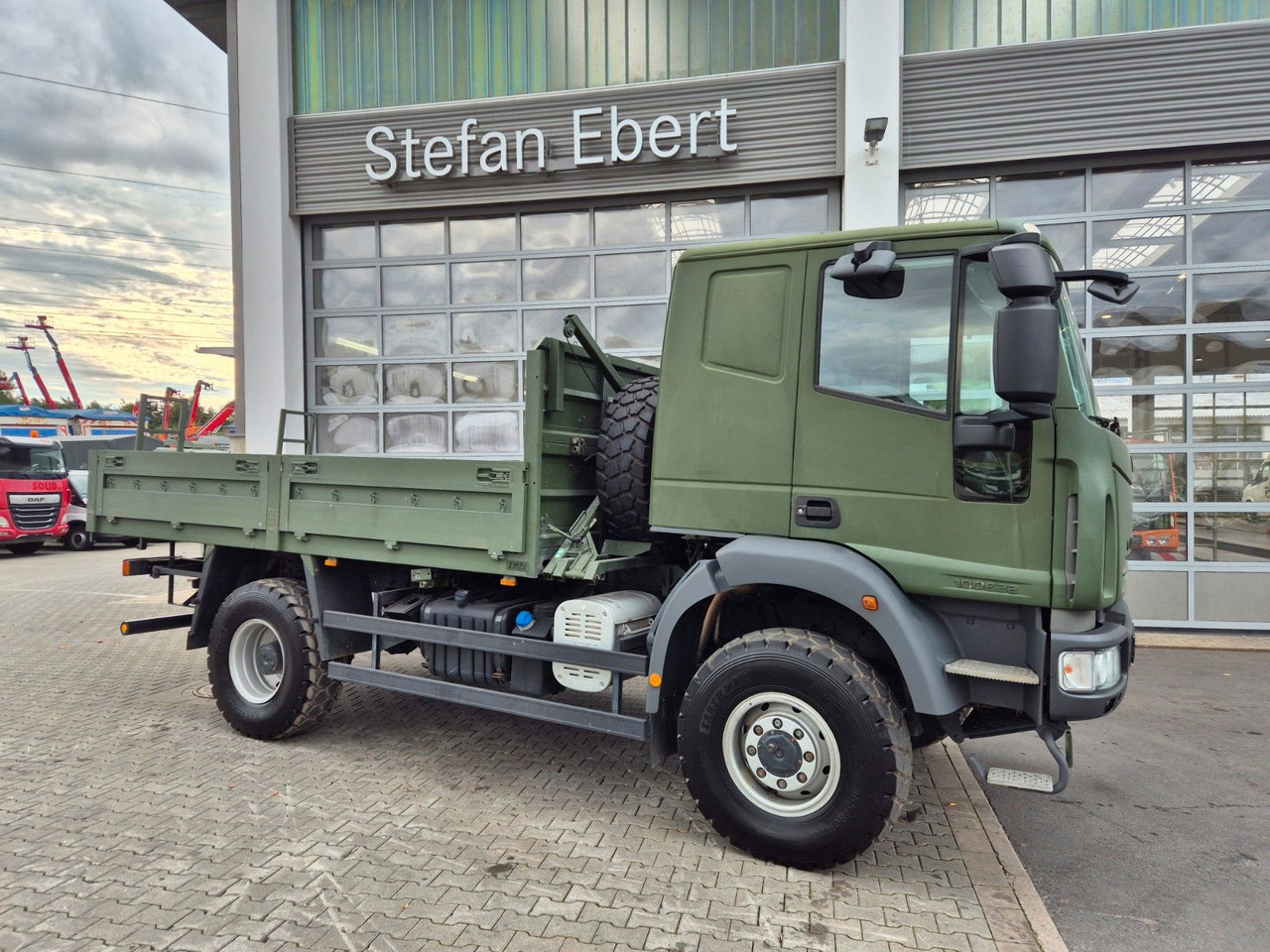 Iveco Eurocargo ML100E22WM-BW 4x4 Pritsche L-Haus Bett - Camion platformă: Foto 4 Iveco Eurocargo ML100E22WM-BW 4x4 Pritsche L-Haus Bett - Camion platformă: Foto 4