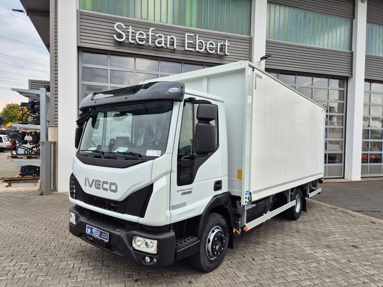 Iveco Eurocargo ML120EL25/P Böse Schiebeplanen LBW AHK - Camion pentru transportul băuturilor: Foto 1 Iveco Eurocargo ML120EL25/P Böse Schiebeplanen LBW AHK - Camion pentru transportul băuturilor: Foto 1