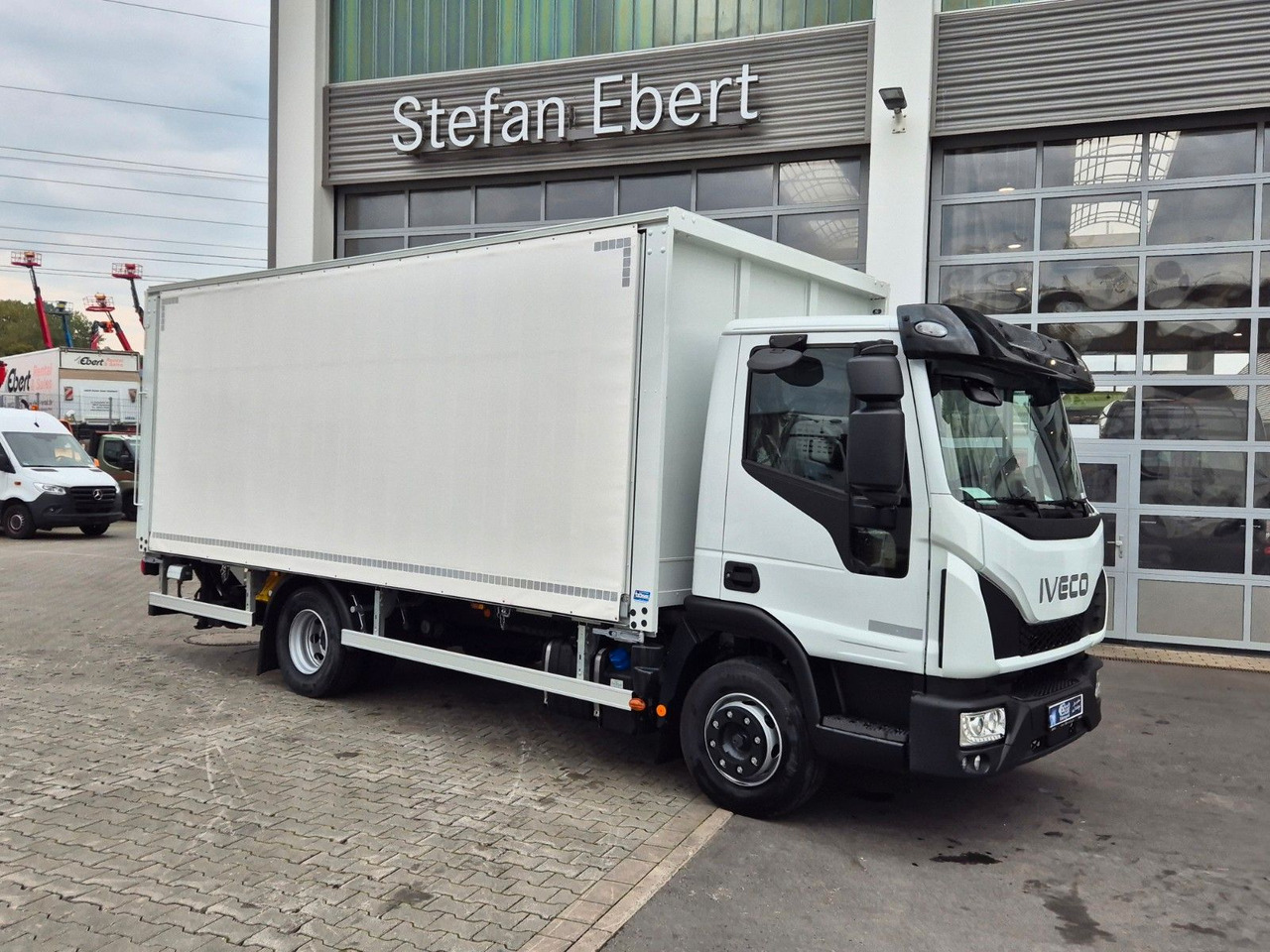 Iveco Eurocargo ML120EL25/P Böse Schiebeplanen LBW AHK - Camion pentru transportul băuturilor: Foto 4 Iveco Eurocargo ML120EL25/P Böse Schiebeplanen LBW AHK - Camion pentru transportul băuturilor: Foto 4