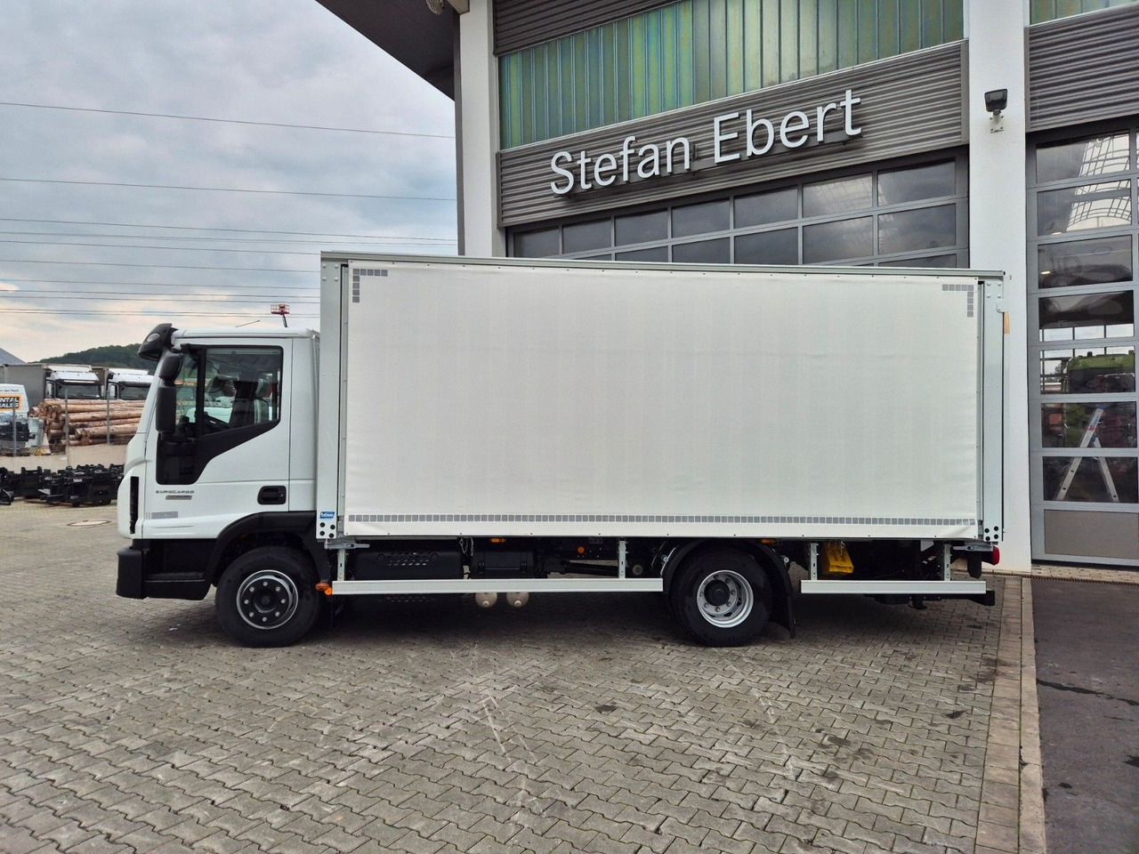 Iveco Eurocargo ML120EL25/P Böse Schiebeplanen LBW AHK - Camion pentru transportul băuturilor: Foto 5 Iveco Eurocargo ML120EL25/P Böse Schiebeplanen LBW AHK - Camion pentru transportul băuturilor: Foto 5
