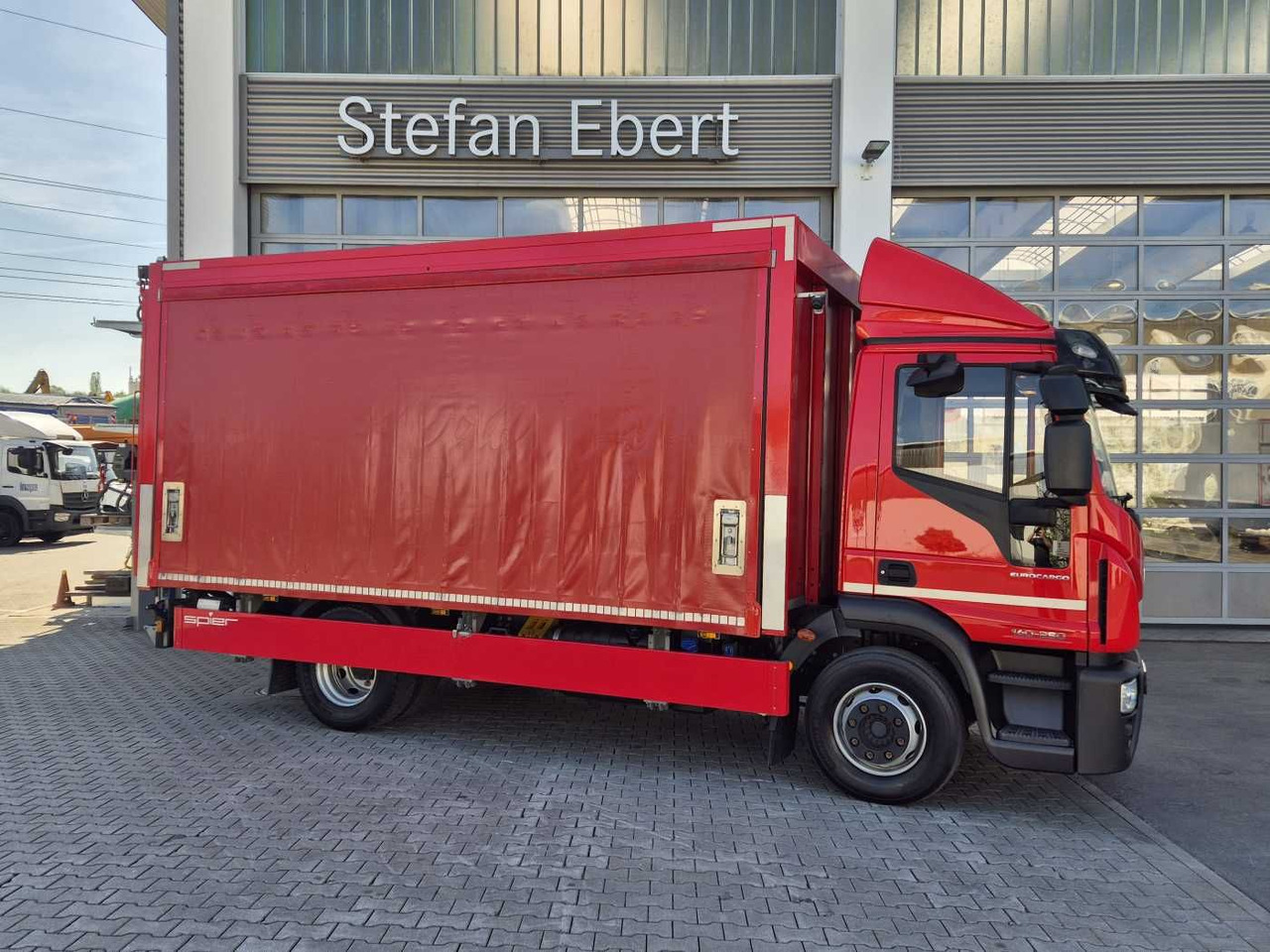 Iveco Eurocargo ML140E25/P Schiebeplanen LBW 1.500kg - Camion pentru transportul băuturilor: Foto 5 Iveco Eurocargo ML140E25/P Schiebeplanen LBW 1.500kg - Camion pentru transportul băuturilor: Foto 5