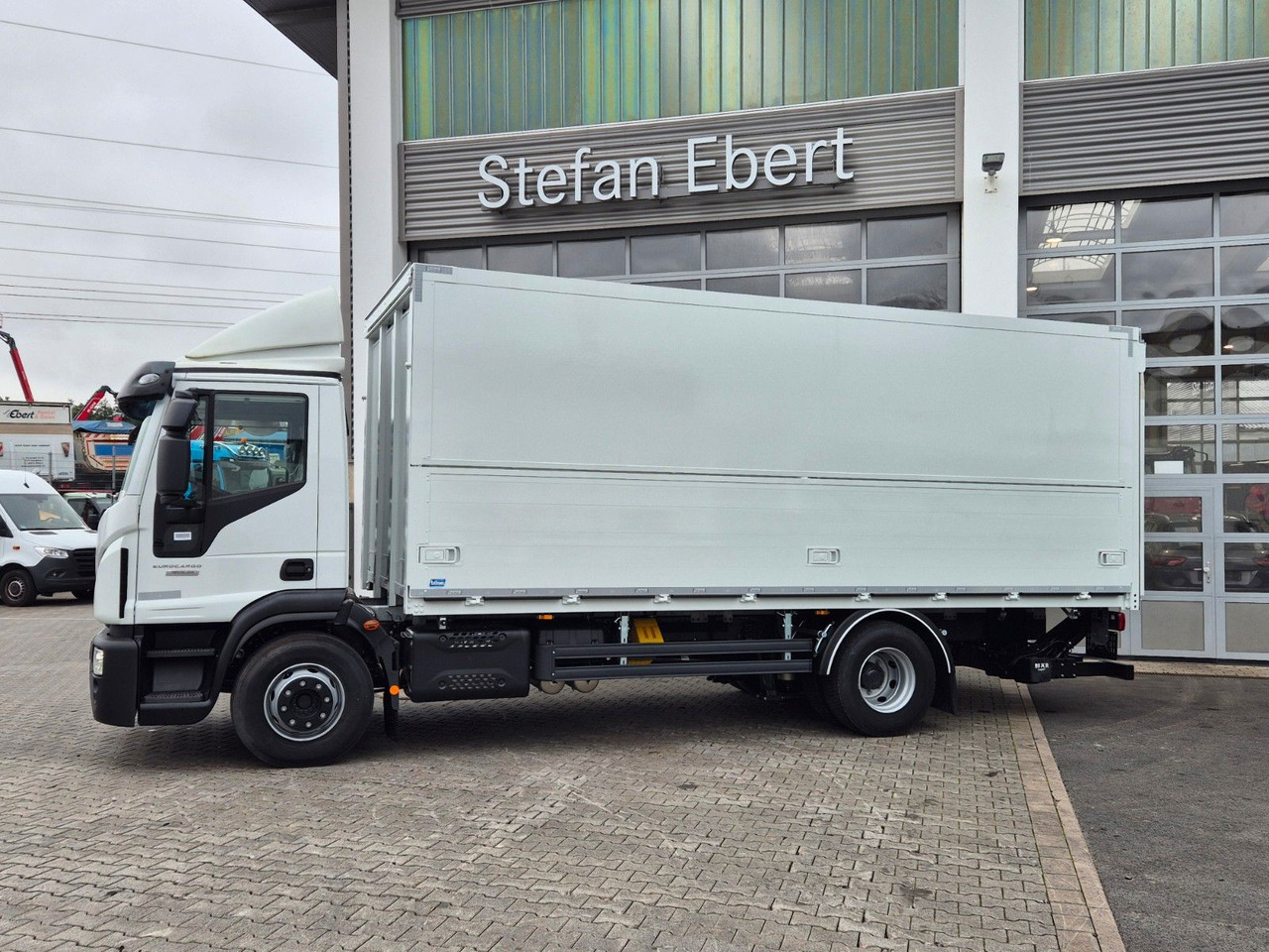 Iveco Eurocargo ML160E28/FP Böse Schwenkwand LBW 2xAHK - Camion pentru transportul băuturilor: Foto 5 Iveco Eurocargo ML160E28/FP Böse Schwenkwand LBW 2xAHK - Camion pentru transportul băuturilor: Foto 5