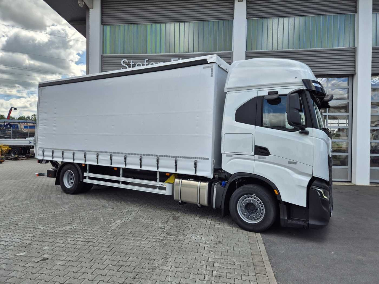 Iveco S-Way AS190S42/P Schiebeplanen LBW 2.000kg AHK - Camion cu prelată: Foto 2 Iveco S-Way AS190S42/P Schiebeplanen LBW 2.000kg AHK - Camion cu prelată: Foto 2