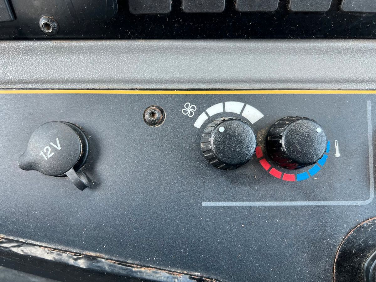 Încărcător frontal pe pneuri JCB 407 SV / nur 268h! / Klappschaufel & Gabel: Foto 18 Încărcător frontal pe pneuri JCB 407 SV / nur 268h! / Klappschaufel & Gabel: Foto 18