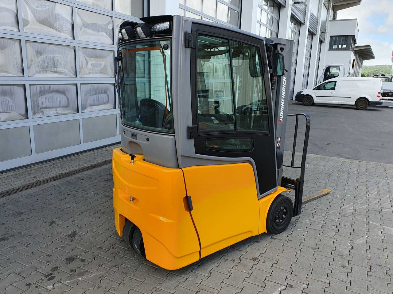 Jungheinrich EFG 215 / Triplex: 4.25m! / SS / 2.472h! / 2020 - Electrostivuitor: Foto 4 Jungheinrich EFG 215 / Triplex: 4.25m! / SS / 2.472h! / 2020 - Electrostivuitor: Foto 4