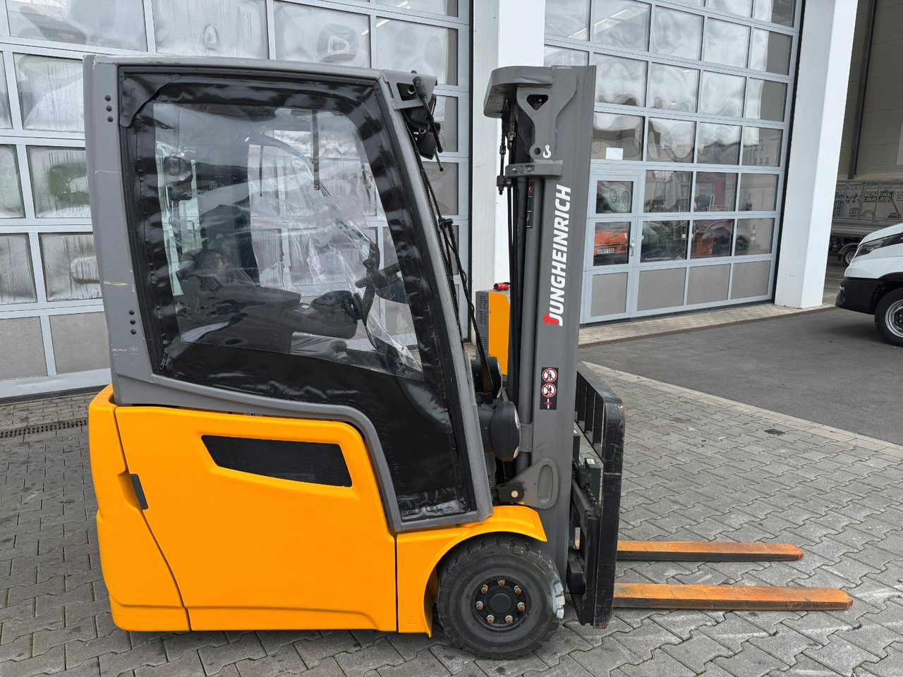 Jungheinrich EFG 215 / Triplex: 4.25m! / SS / nur 3.298h! - Electrostivuitor: Foto 2 Jungheinrich EFG 215 / Triplex: 4.25m! / SS / nur 3.298h! - Electrostivuitor: Foto 2