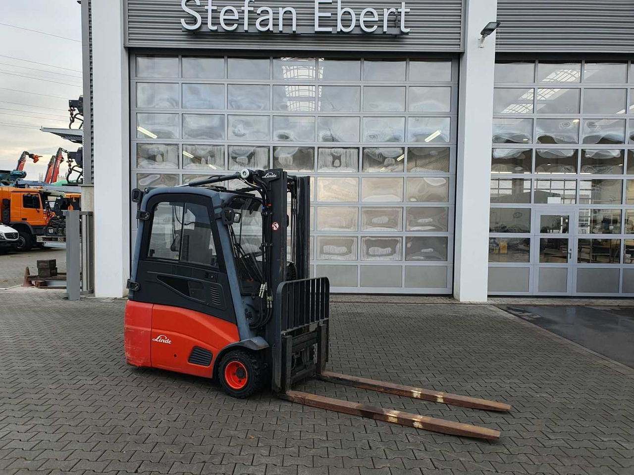 Linde E18 - 01 / Triplex: 4.50m! / SS / nur 5.672h! - Electrostivuitor: Foto 1 Linde E18 - 01 / Triplex: 4.50m! / SS / nur 5.672h! - Electrostivuitor: Foto 1