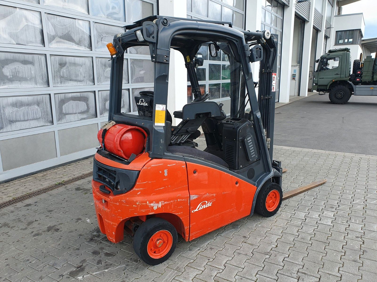 Linde H16 T-01 / 4,6m / nur: 3.260h / Gas / SS - Motostivuitor: Foto 3 Linde H16 T-01 / 4,6m / nur: 3.260h / Gas / SS - Motostivuitor: Foto 3
