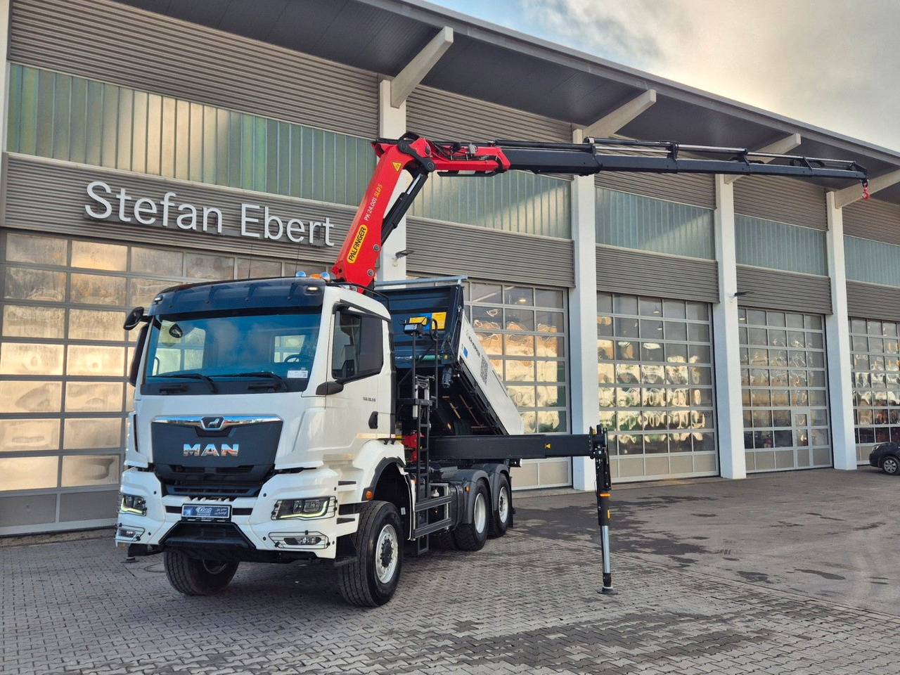 MAN TGS 28.510 6x4-4 BL Palfinger PK24.001 Funk AHK - Camion basculantă, Camion cu macara: Foto 1 MAN TGS 28.510 6x4-4 BL Palfinger PK24.001 Funk AHK - Camion basculantă, Camion cu macara: Foto 1