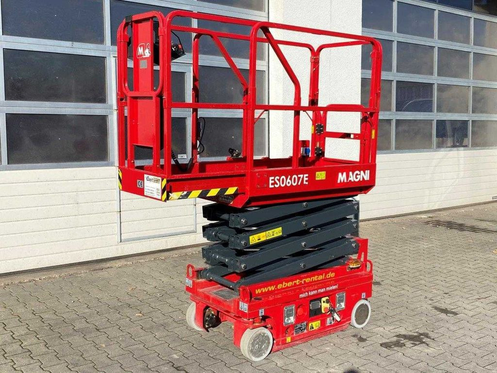 Magni ES0607E Scherenbühne // 5.6m Arbeitshöhe - Platforma foarfeca: Foto 1 Magni ES0607E Scherenbühne // 5.6m Arbeitshöhe - Platforma foarfeca: Foto 1