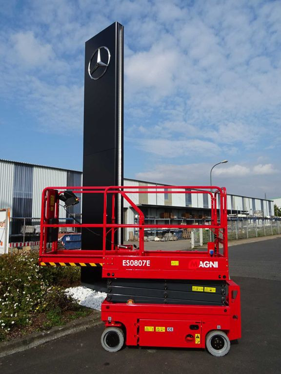 Magni ES0807E Scherenbühne // 7.8m Arbeitshöhe - Platforma foarfeca: Foto 1 Magni ES0807E Scherenbühne // 7.8m Arbeitshöhe - Platforma foarfeca: Foto 1