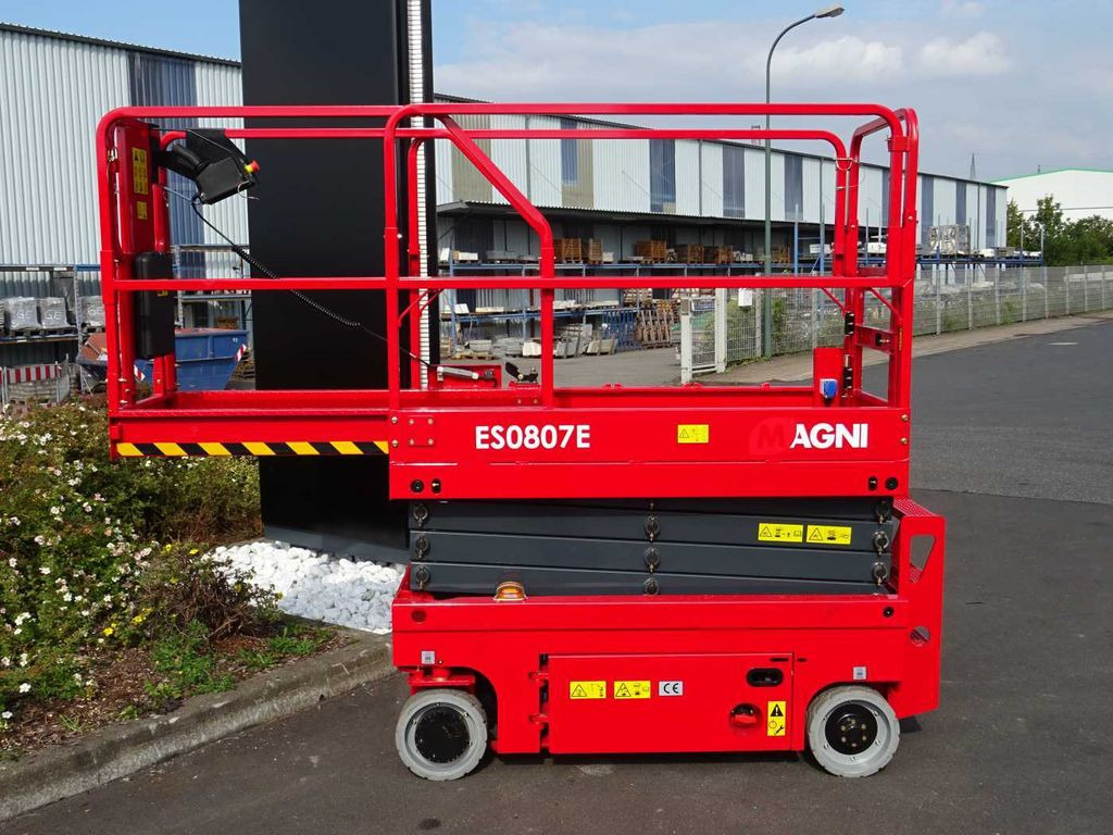 Magni ES0807E Scherenbühne // 7.8m Arbeitshöhe - Platforma foarfeca: Foto 2 Magni ES0807E Scherenbühne // 7.8m Arbeitshöhe - Platforma foarfeca: Foto 2