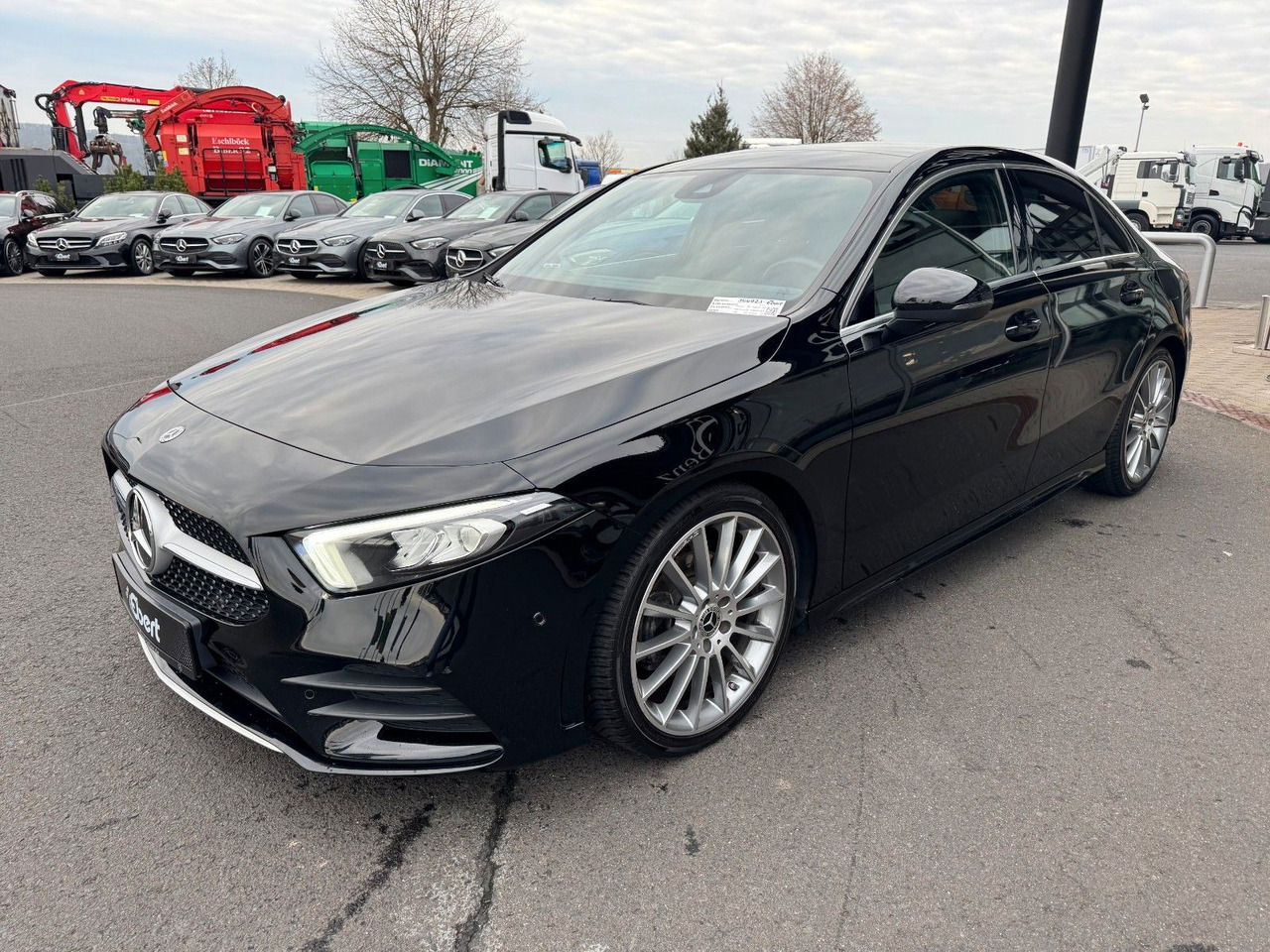 Mercedes-Benz A 200 AMG 19"+Ambiente+R-Kamera+Pano+LED+MBUX - Berlină/ Sedan: Foto 2 Mercedes-Benz A 200 AMG 19"+Ambiente+R-Kamera+Pano+LED+MBUX - Berlină/ Sedan: Foto 2