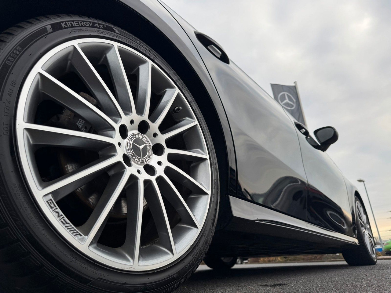 Mercedes-Benz A 200 AMG 19"+Ambiente+R-Kamera+Pano+LED+MBUX - Berlină/ Sedan: Foto 5 Mercedes-Benz A 200 AMG 19"+Ambiente+R-Kamera+Pano+LED+MBUX - Berlină/ Sedan: Foto 5