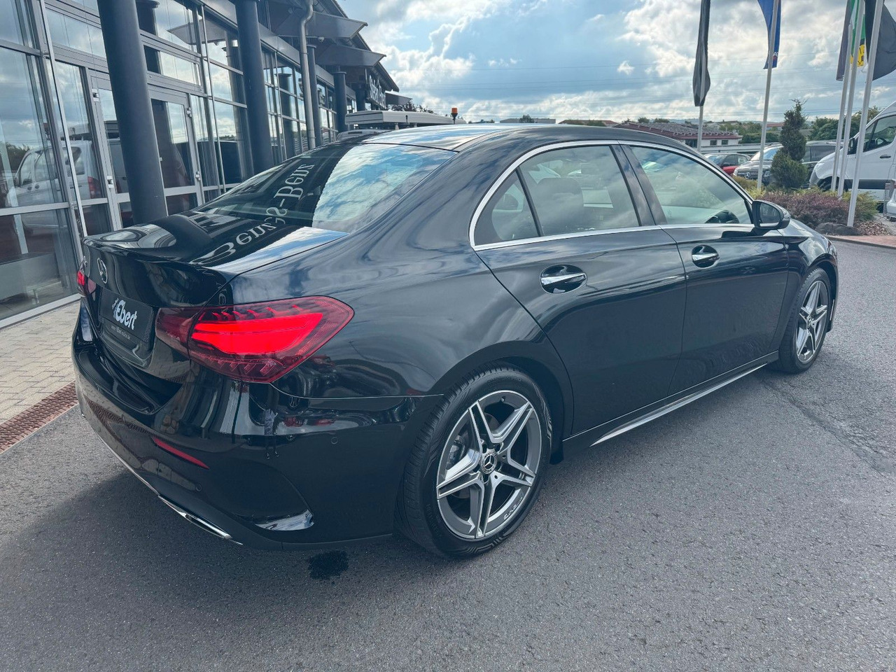 Mercedes-Benz A 200 Limo AMG+Ambiente+RKamera+Keyless+uvm. - Berlină/ Sedan: Foto 4 Mercedes-Benz A 200 Limo AMG+Ambiente+RKamera+Keyless+uvm. - Berlină/ Sedan: Foto 4