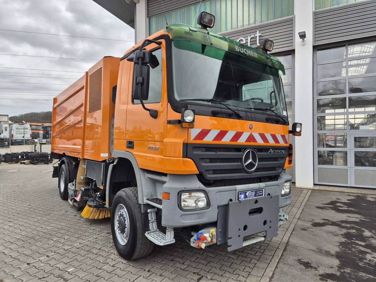 Măturătoare stradală Mercedes-Benz Actros 2032 A 4x4 Bucher STKF 9500 Airport 30x: Foto 15