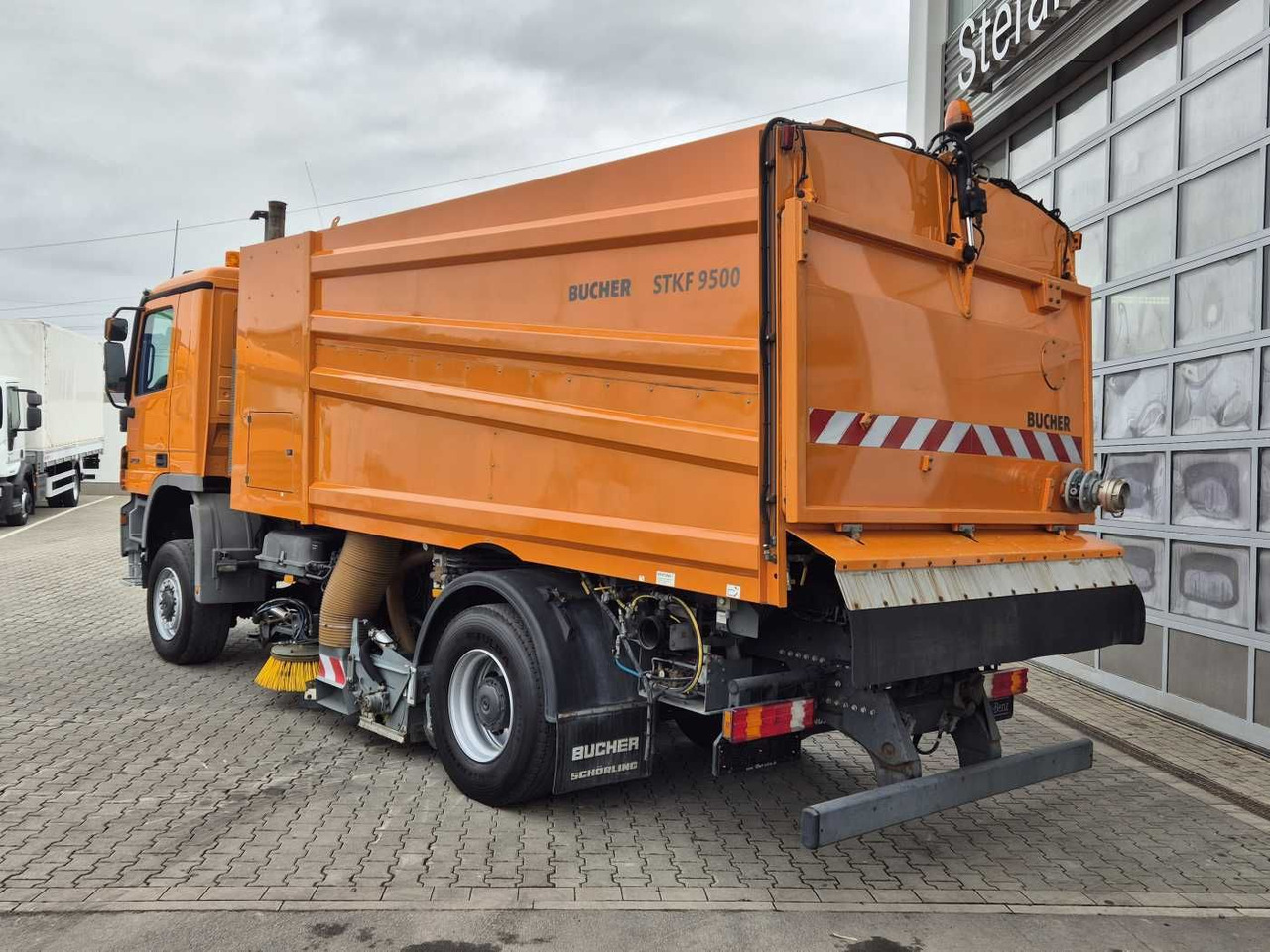 Leasing de  Mercedes-Benz Actros 2032 A 4x4 Bucher STKF 9500 Airport 30x Mercedes-Benz Actros 2032 A 4x4 Bucher STKF 9500 Airport 30x: Foto 15