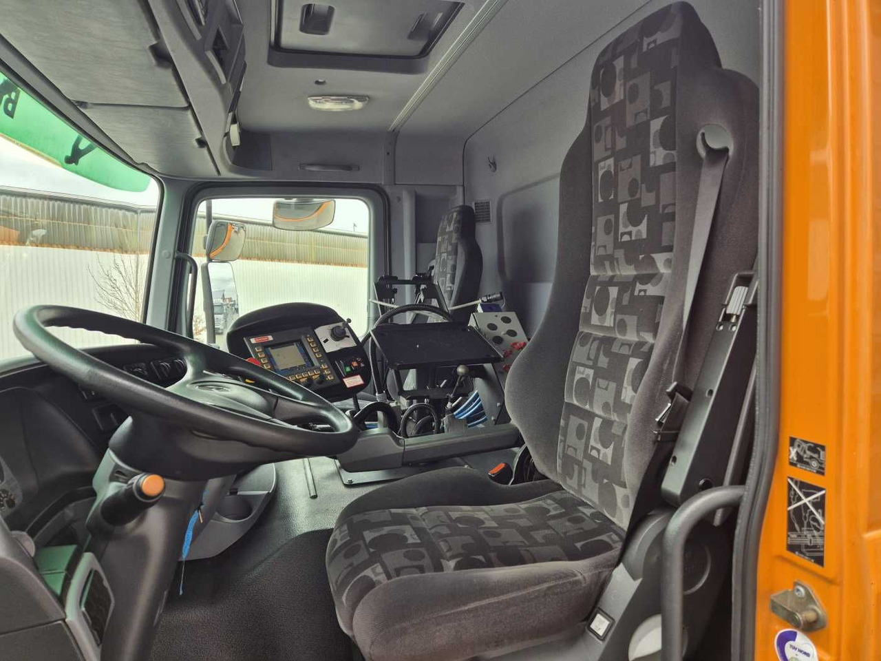 Măturătoare stradală Mercedes-Benz Actros 2032 A 4x4 Bucher STKF 9500 Airport 30x: Foto 10