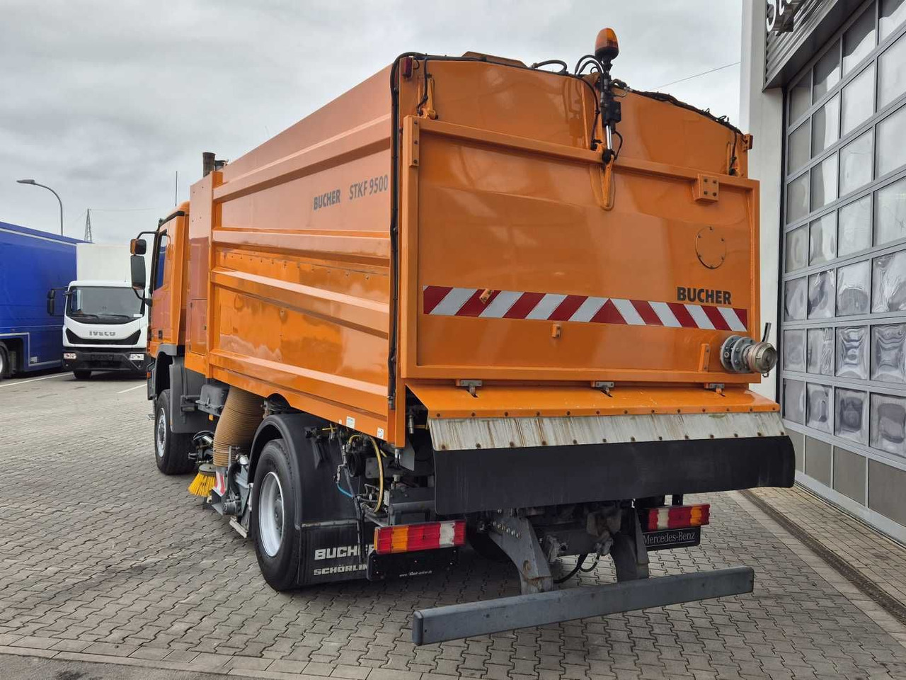 Măturătoare stradală Mercedes-Benz Actros 2032 A 4x4 Bucher STKF 9500 Airport 30x: Foto 7