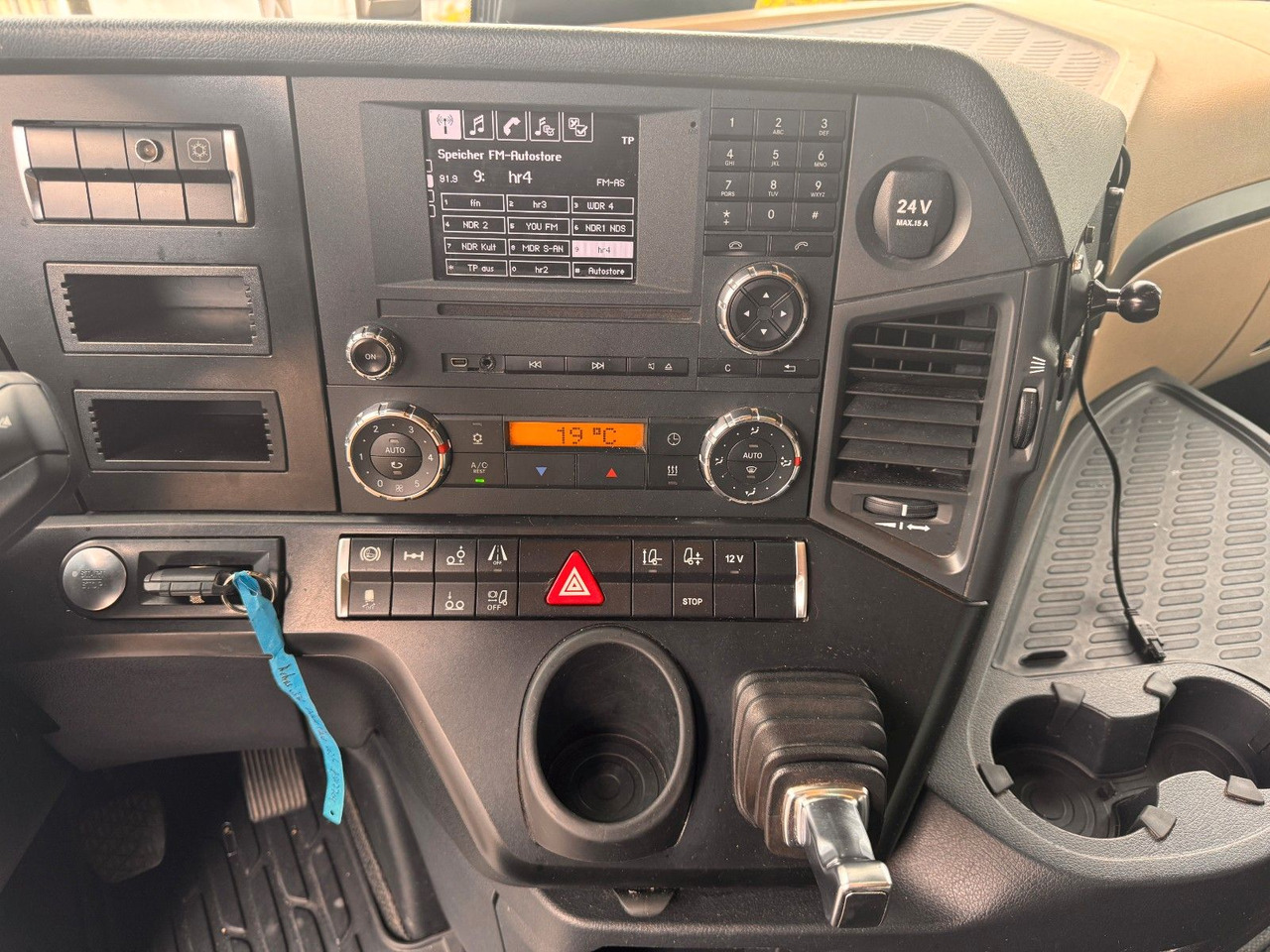 Camion cu prelată Mercedes-Benz Actros 2542 LnR 6x2 Retarder Standklima: Foto 13 Camion cu prelată Mercedes-Benz Actros 2542 LnR 6x2 Retarder Standklima: Foto 13