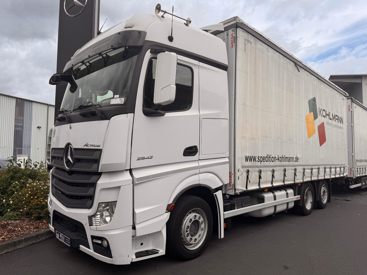 Mercedes-Benz Actros 2542 LnR 6x2 Retarder Standklima - Camion cu prelată: Foto 4 Mercedes-Benz Actros 2542 LnR 6x2 Retarder Standklima - Camion cu prelată: Foto 4