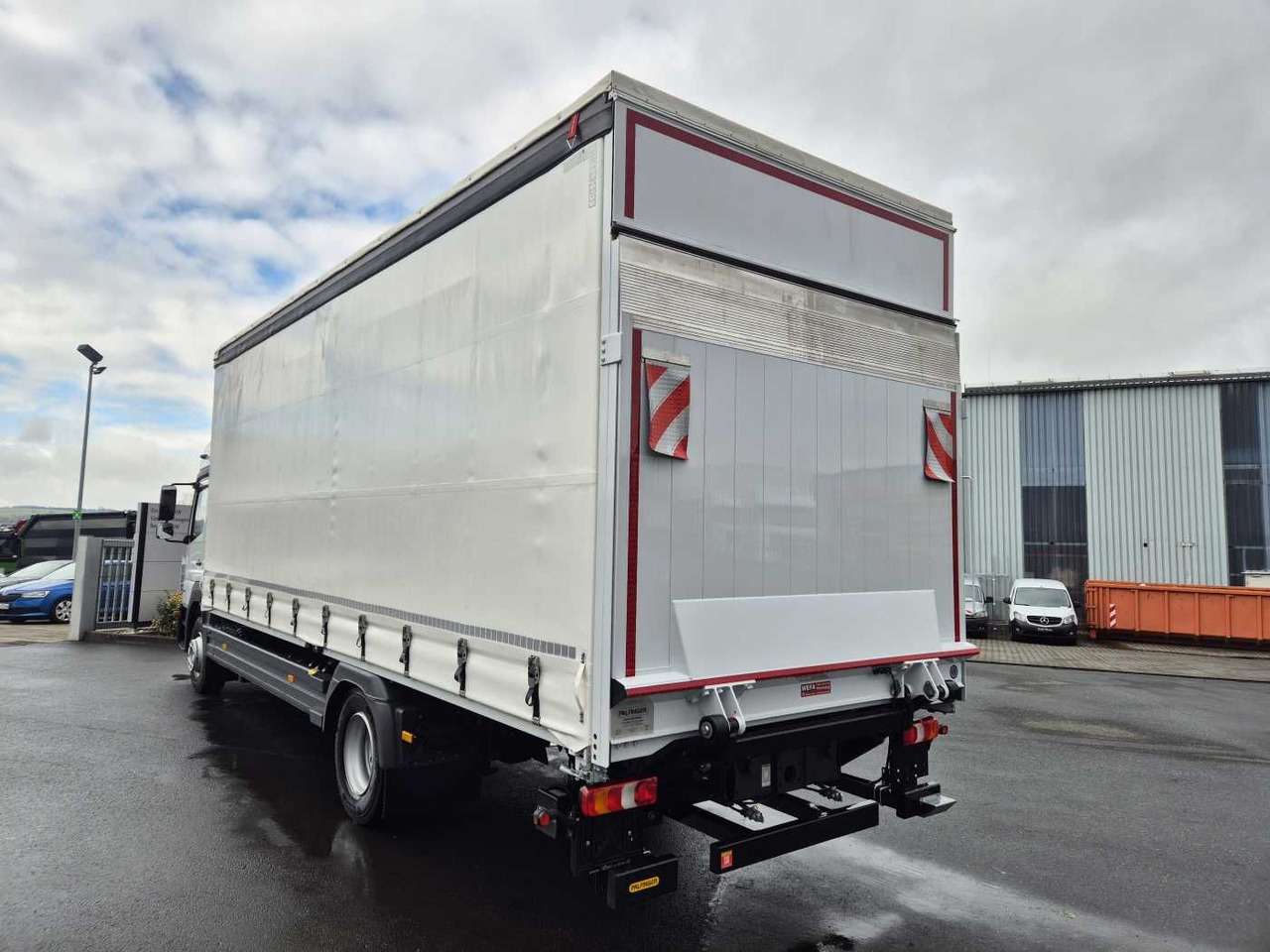 Mercedes-Benz Atego 1527 L L-Haus LBW Palfinger 1.500kg 2 Bett - Camion cu prelată: Foto 5 Mercedes-Benz Atego 1527 L L-Haus LBW Palfinger 1.500kg 2 Bett - Camion cu prelată: Foto 5