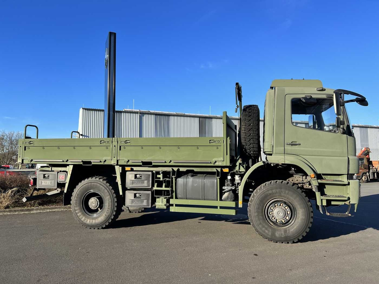 Mercedes-Benz Axor 1829 A 4x4 Pritsche - Camion platformă: Foto 5 Mercedes-Benz Axor 1829 A 4x4 Pritsche - Camion platformă: Foto 5