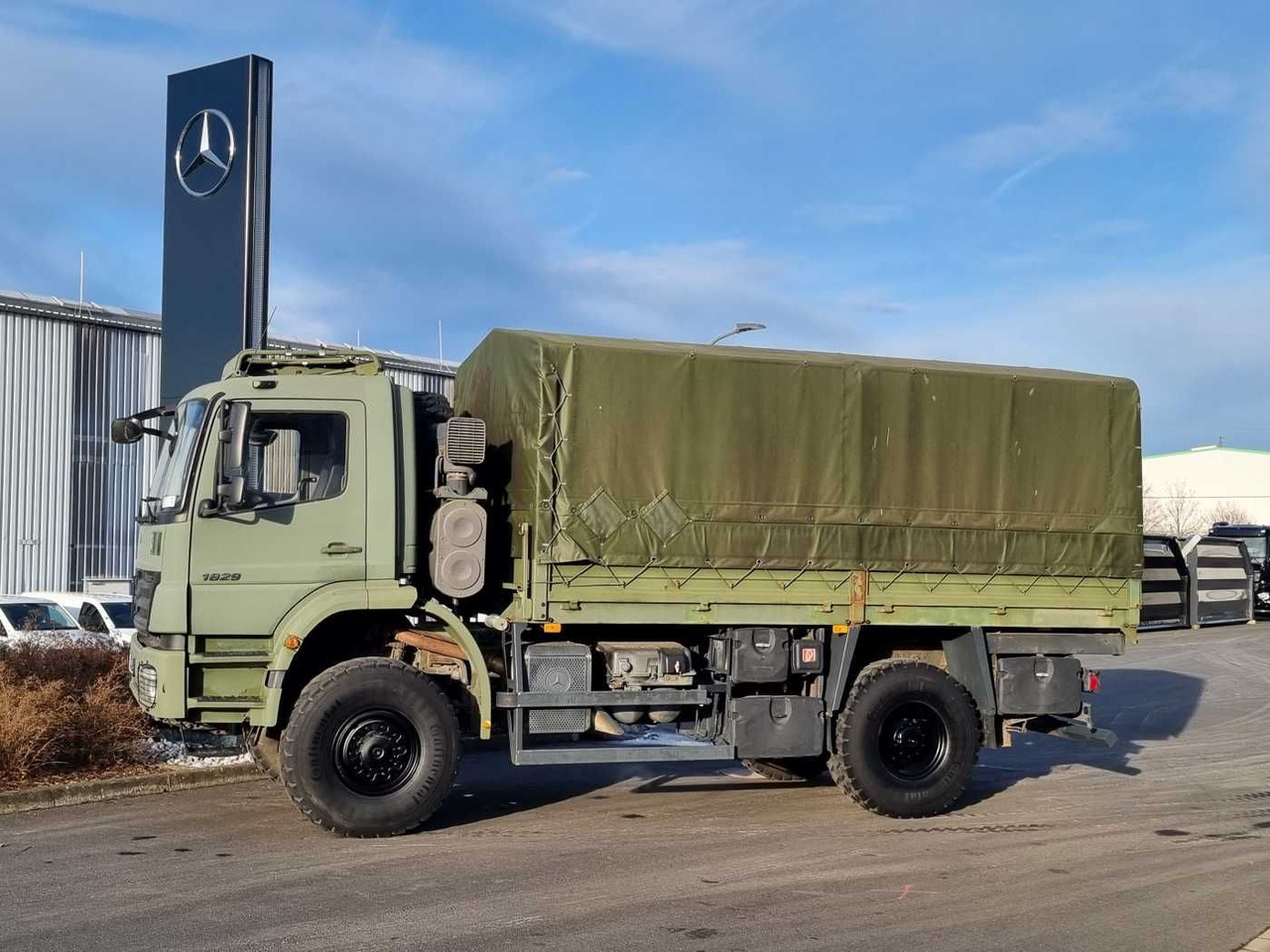 Mercedes-Benz Axor 1829 A 4x4 Pritsche/Plane 10 Stück - Camion cu prelată: Foto 5 Mercedes-Benz Axor 1829 A 4x4 Pritsche/Plane 10 Stück - Camion cu prelată: Foto 5